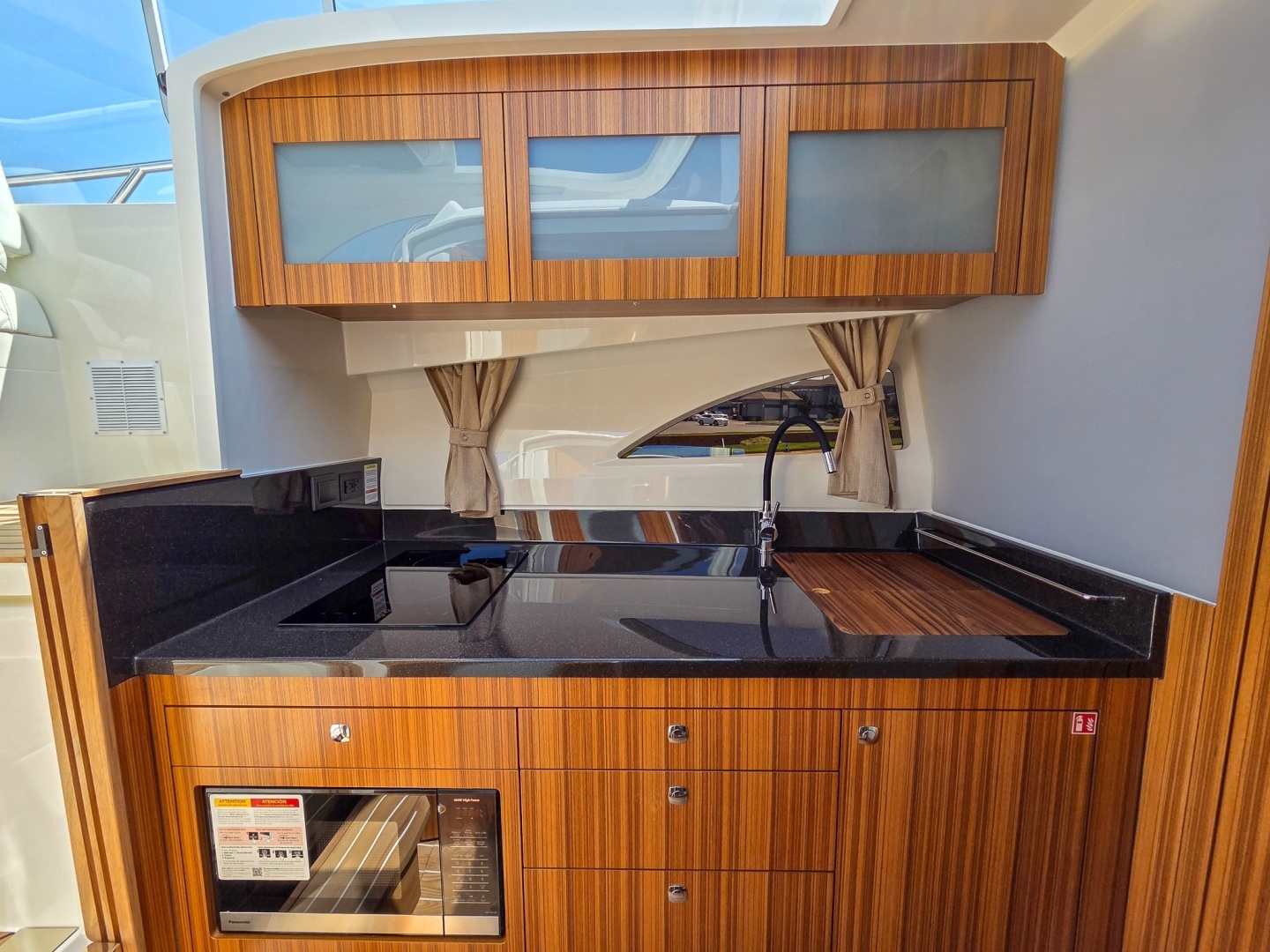 2026 Marex 310 Sun Cruiser - Image 29