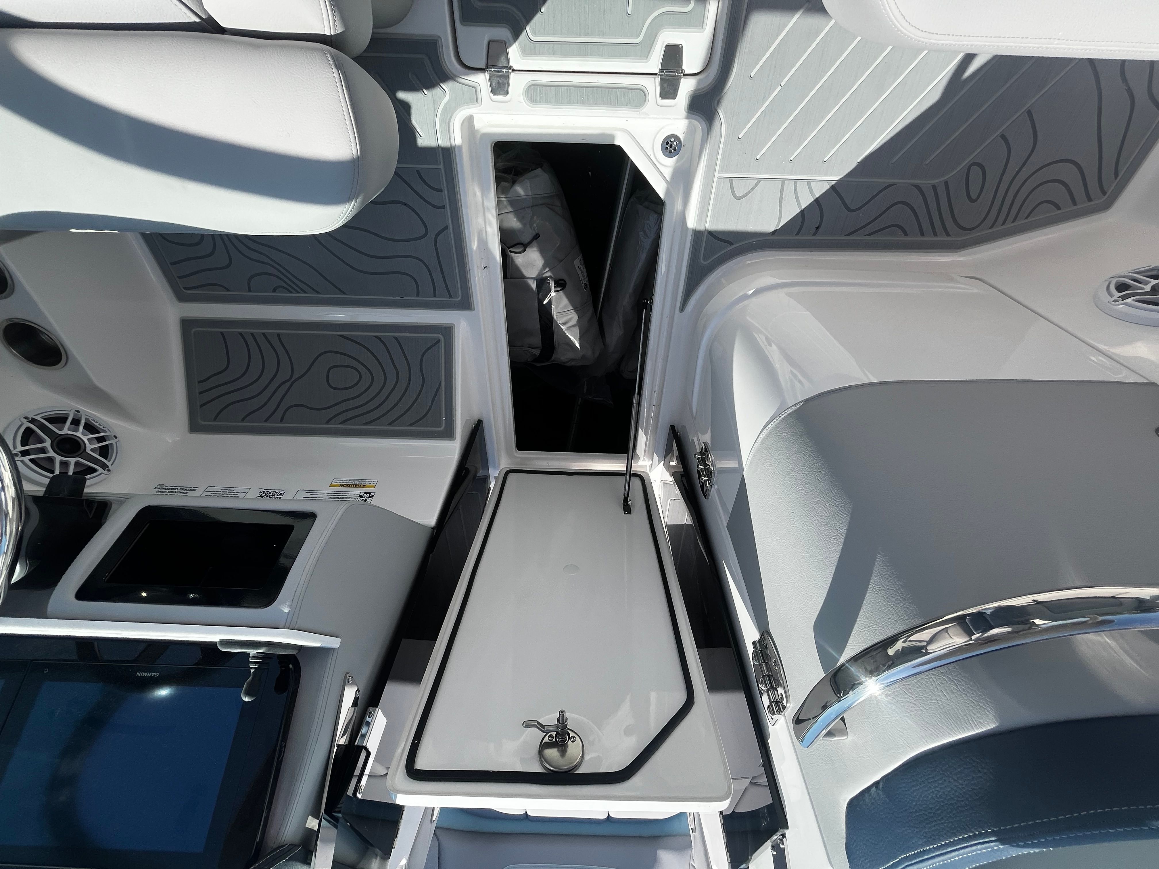 2026 REGAL LX6 - Image 30