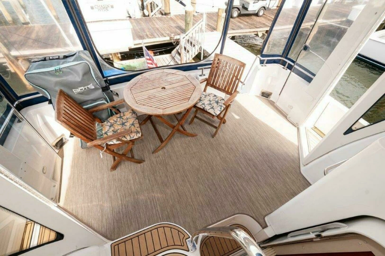 2002 Carver 444 Cockpit Motor Yacht - Image 12
