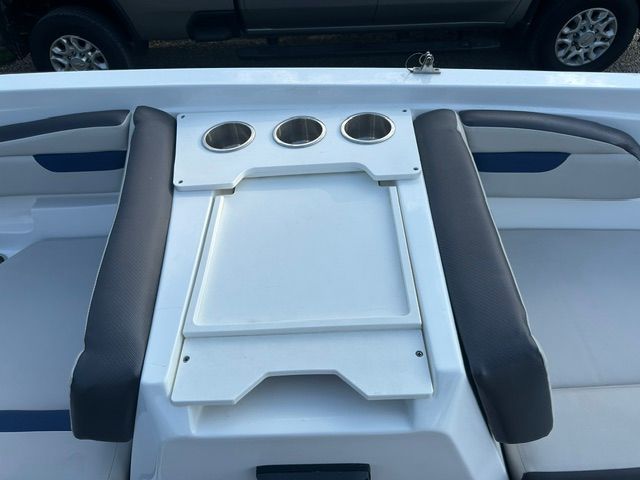 2021 Hurricane SunDeck Sport 205 OB - 8