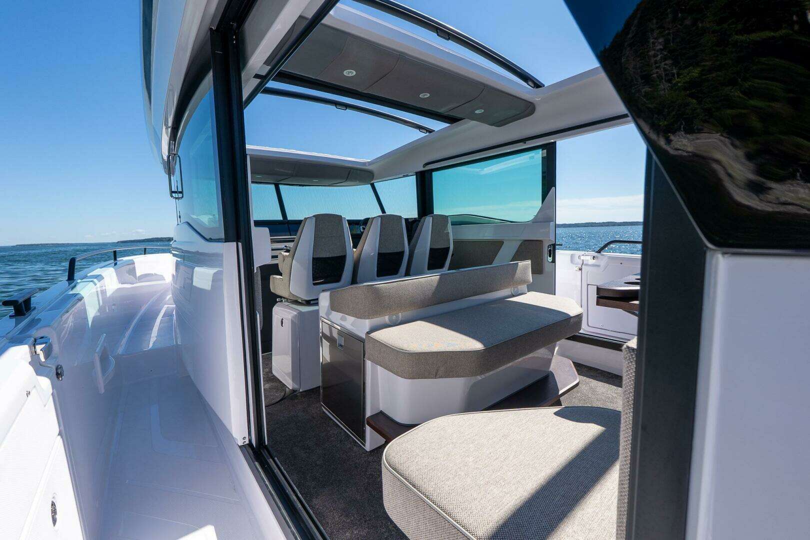 2025 Axopar Cross Cabin - Image 54