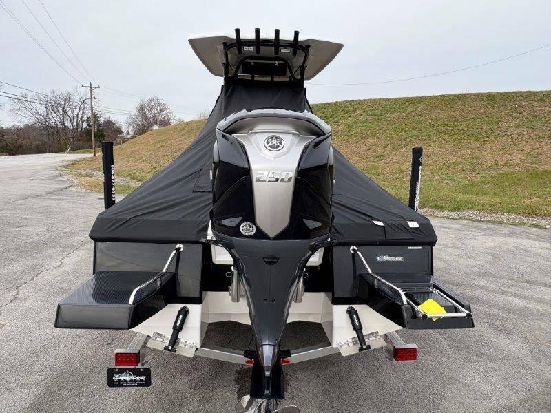2025 Robalo 226 Cayman - 99