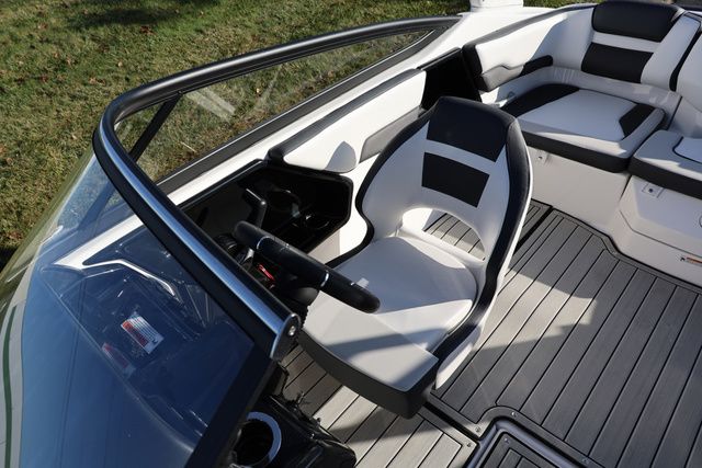 2026 Yamaha Boats 195 S BOTH COLOR AVAILABLE - 19