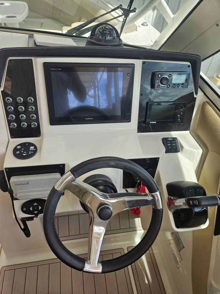 2018 Sailfish 325 DC - 5
