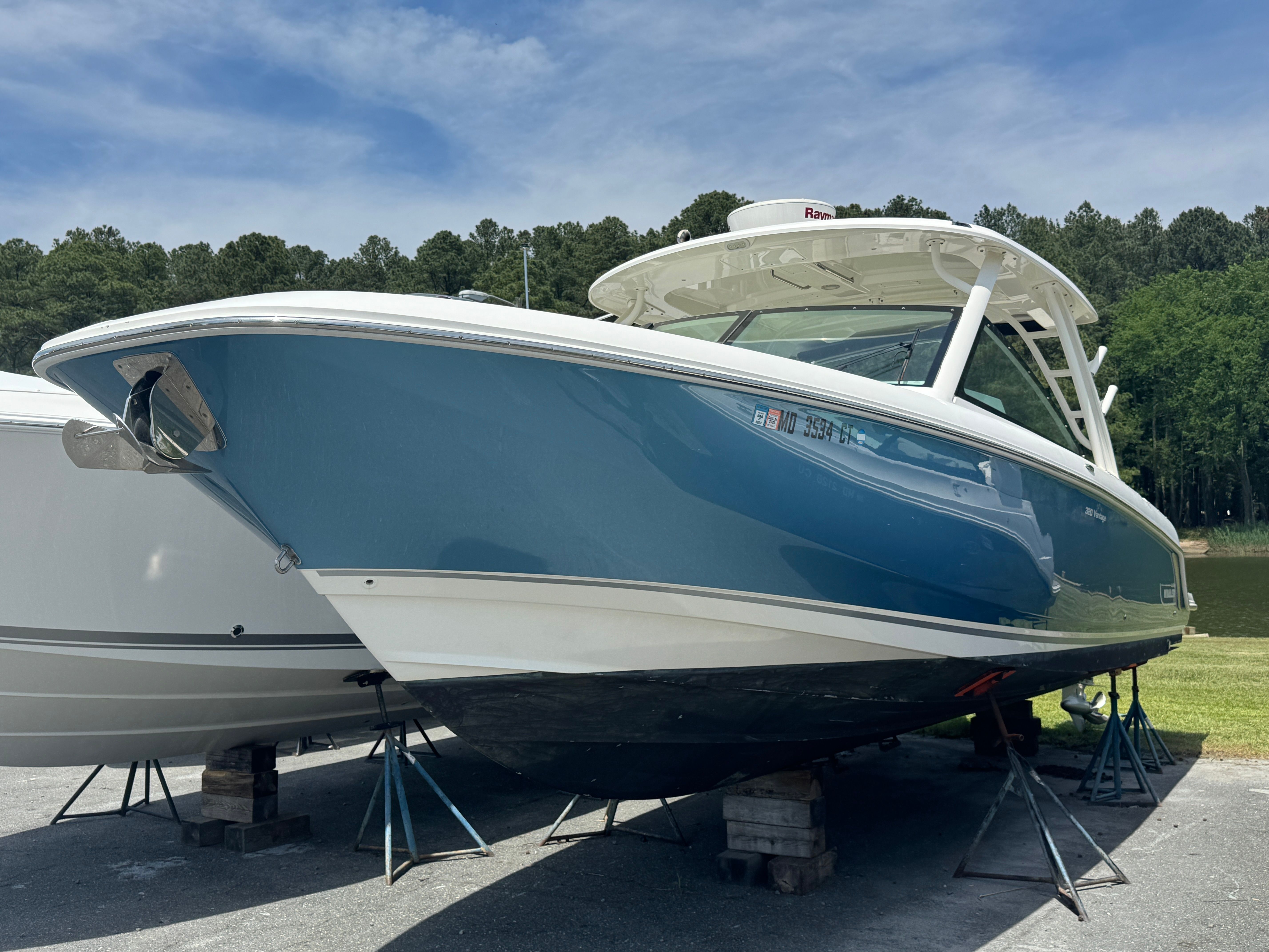 2017 Boston Whaler 320 Vantage