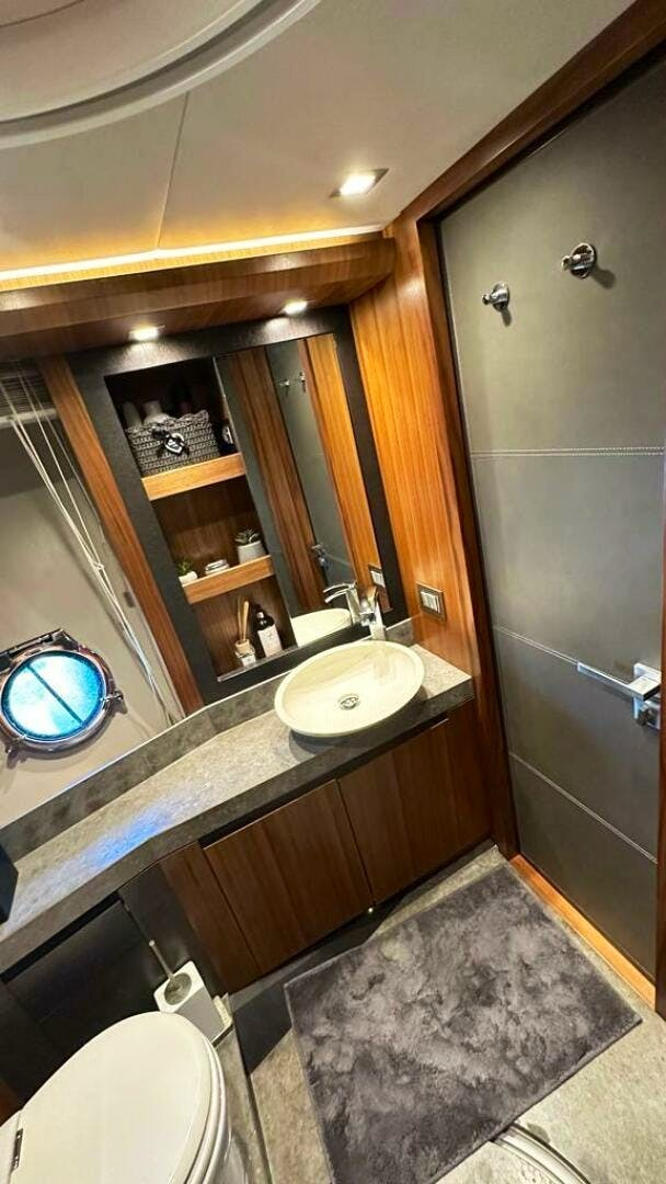 2014 Custom MCY 65 - Image 23