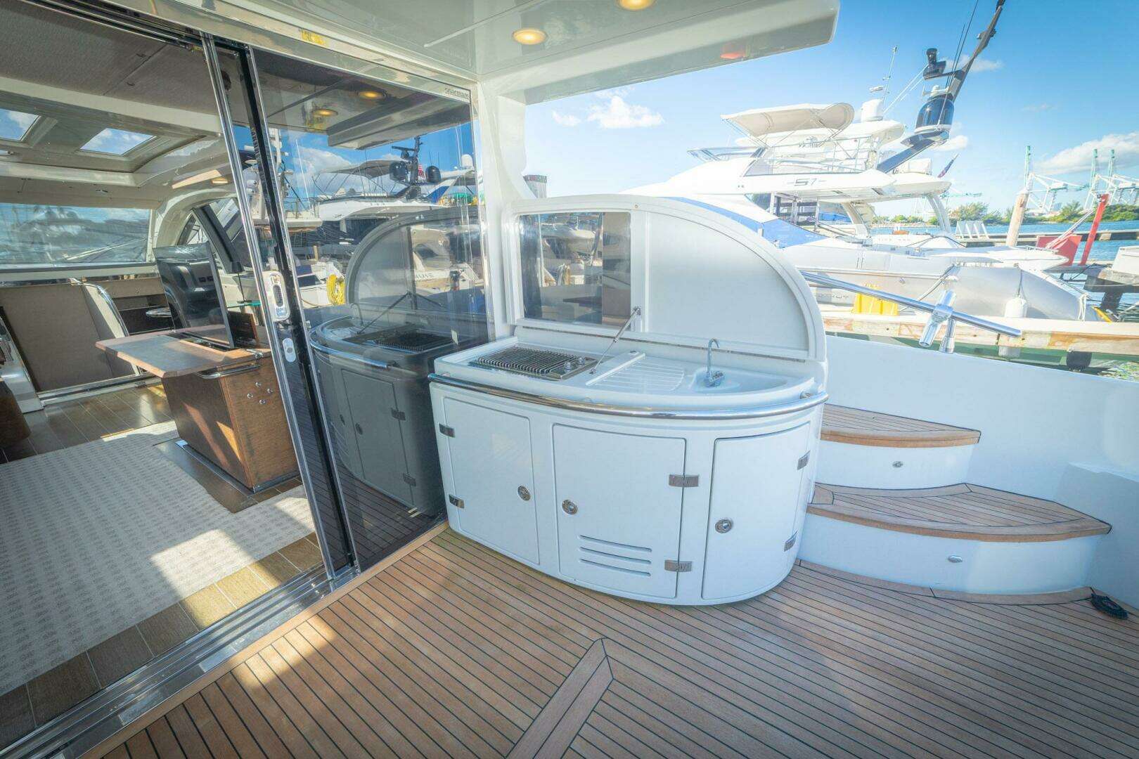 2011 Azimut 68S - Image 11