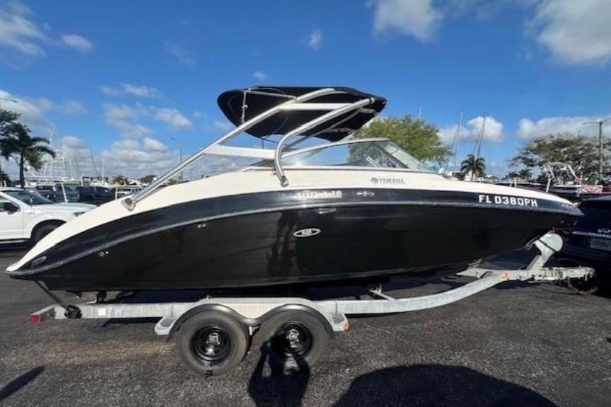 2012 Yamaha Boats 242 Limited S