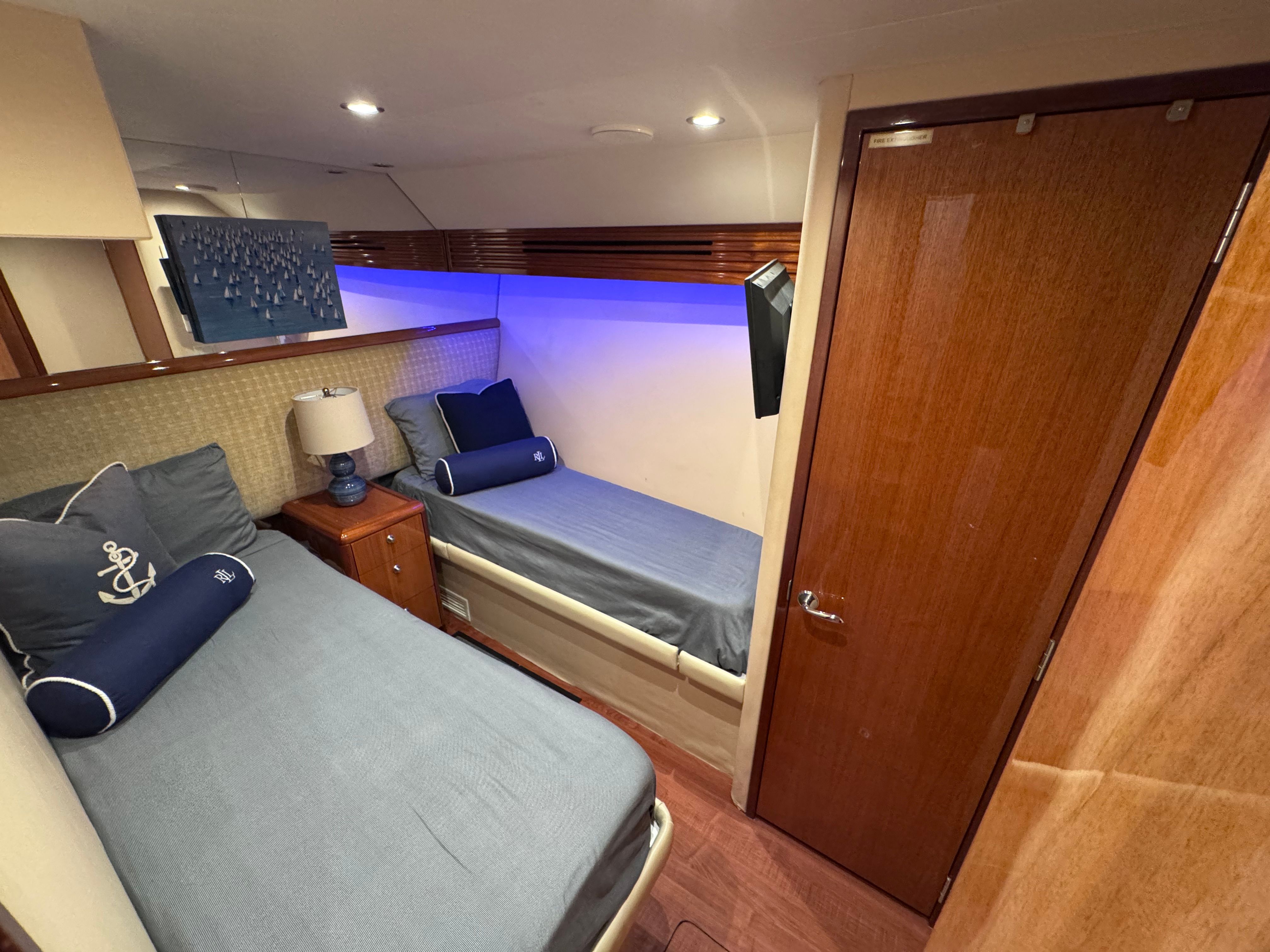 2006 Hatteras 64 Motor Yacht - 56