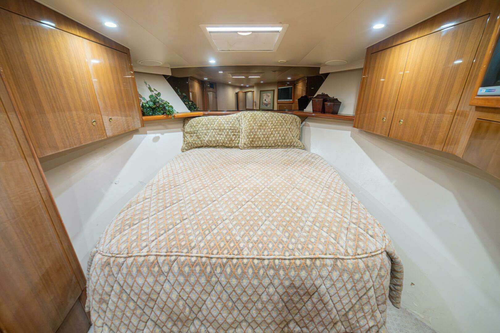 2006 Viking 56 Convertible - Image 57
