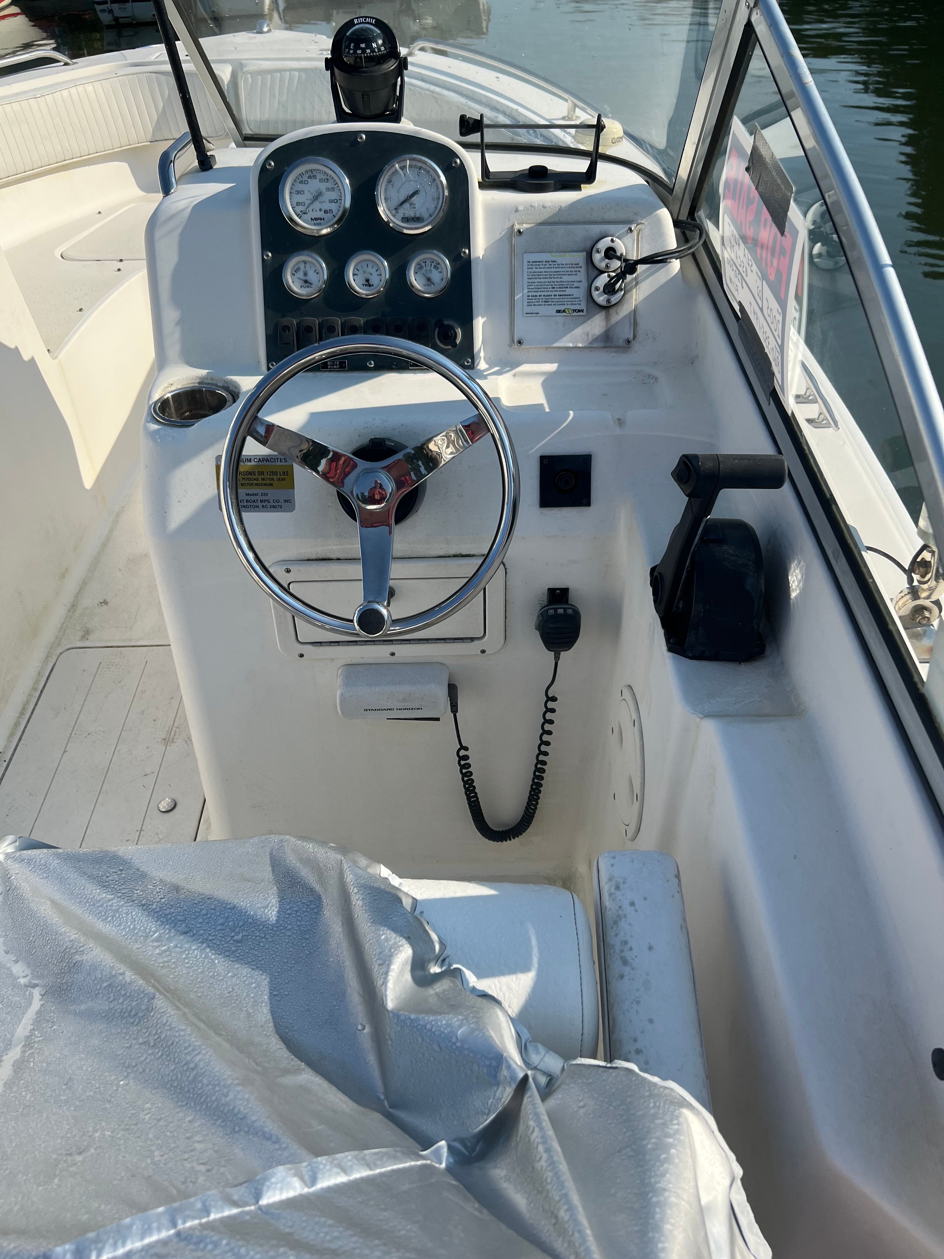 2005 Sea Hunt Escape 220 - 2