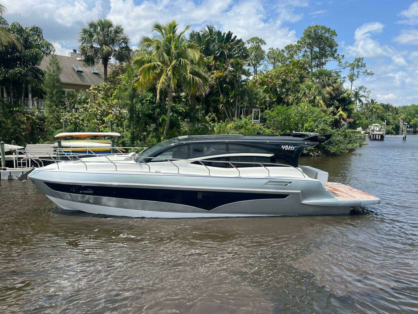 2025 Real 40 HT Luxury - Image 28