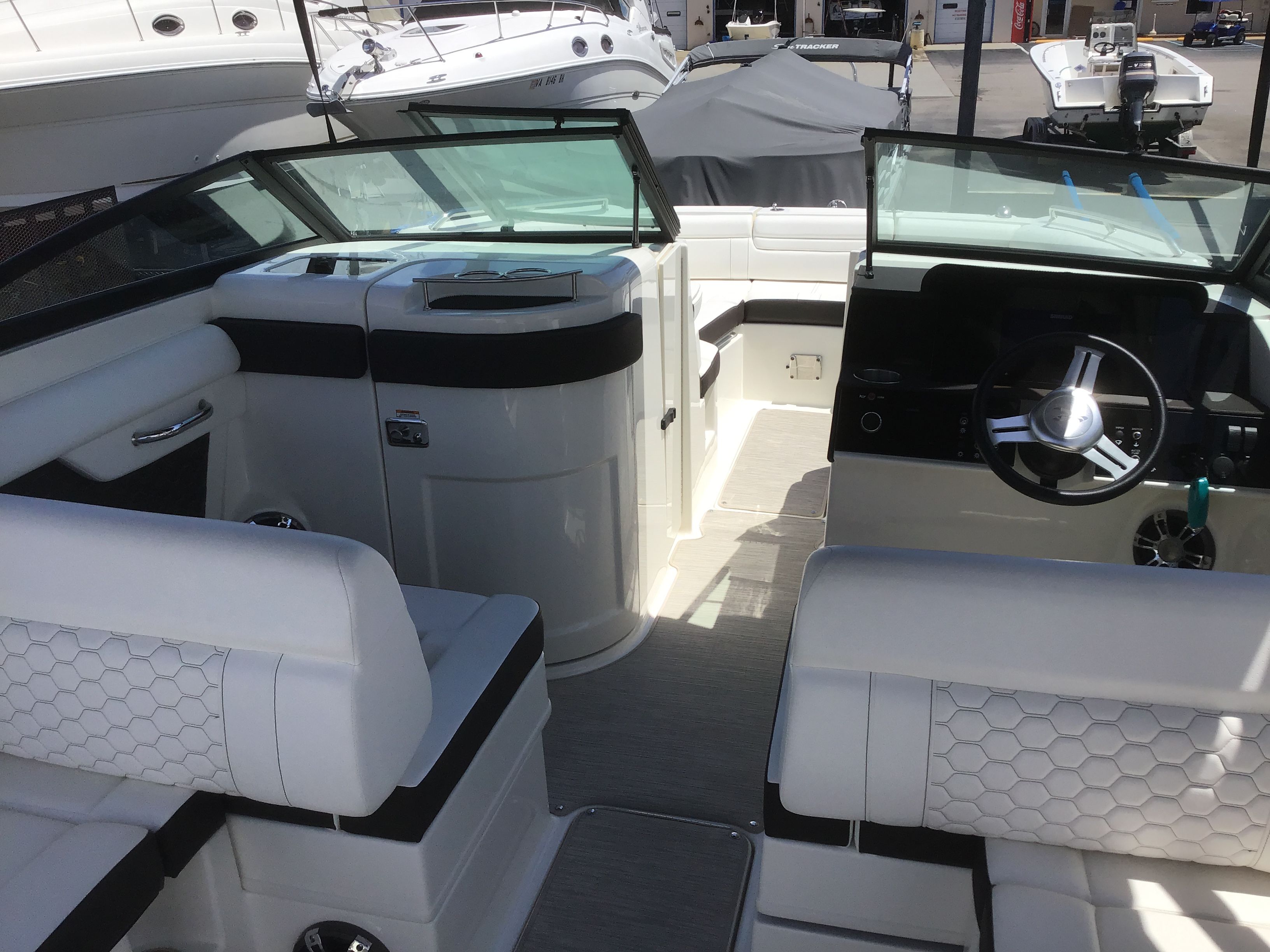 2019 Sea Ray SDX 270 Outboard - 9