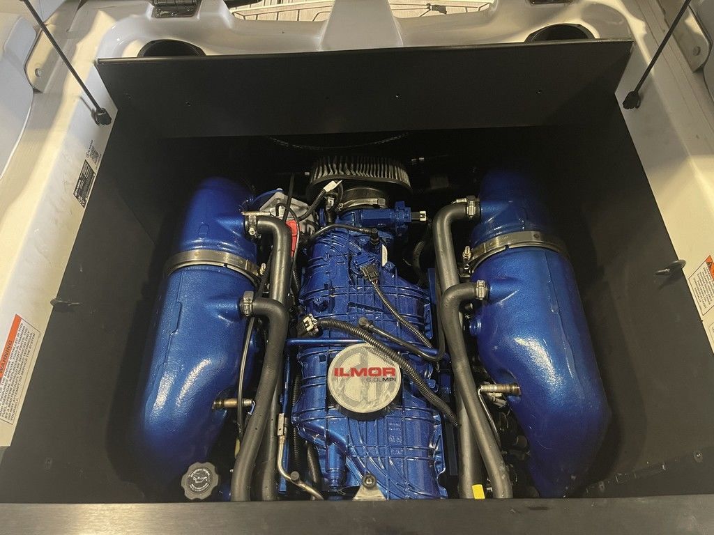 2023 MasterCraft XT22 - 13