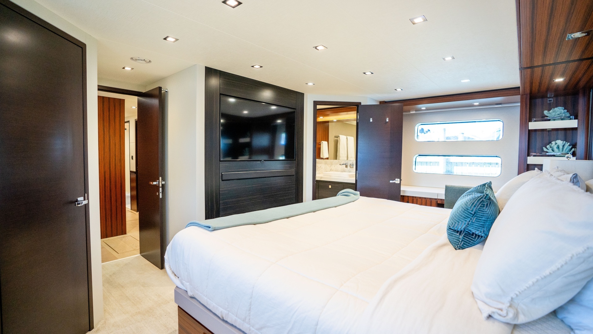 2021 Hatteras M75 Panacera - Image 34