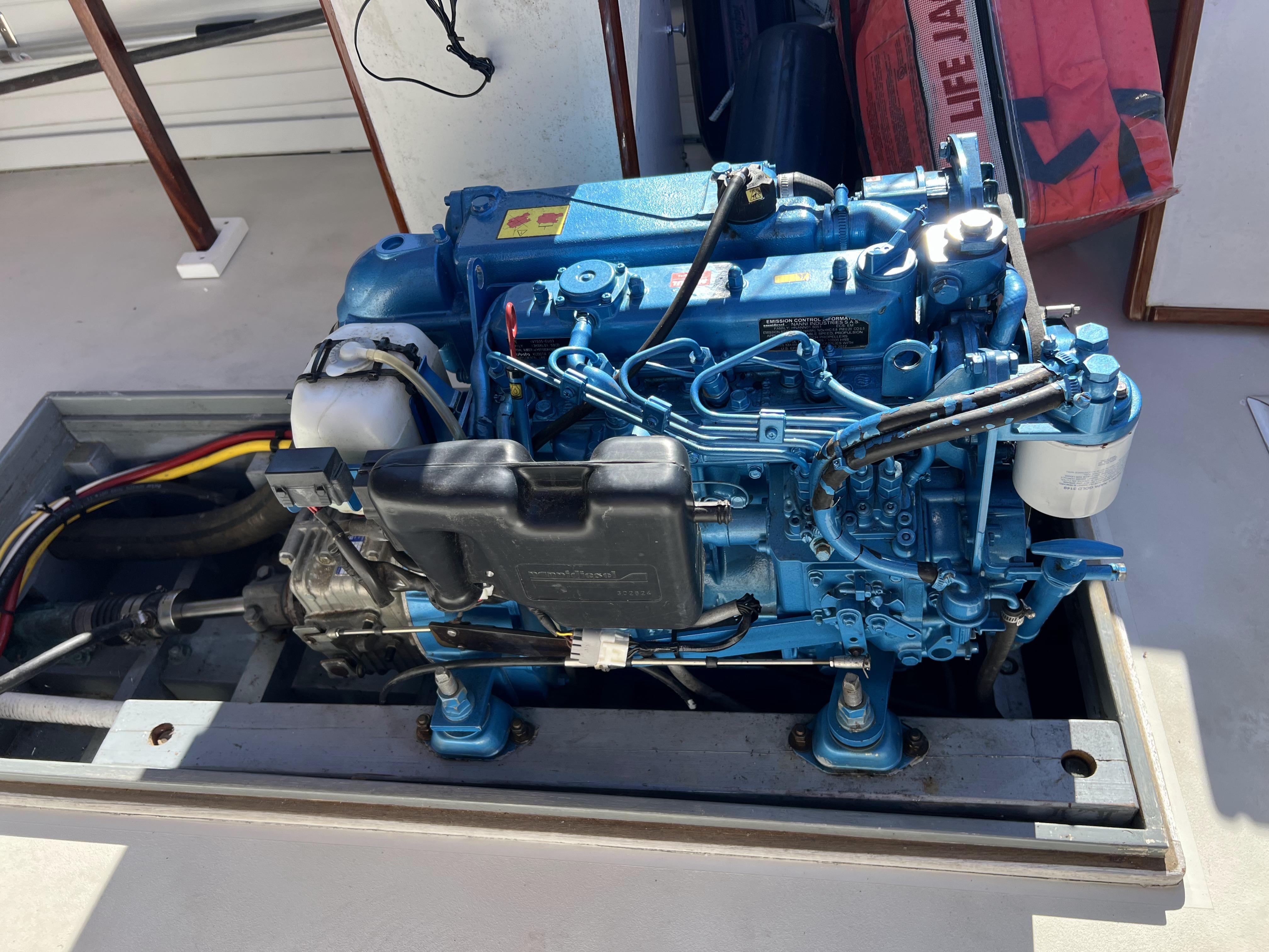 22 ft Hinckley Launch Engine