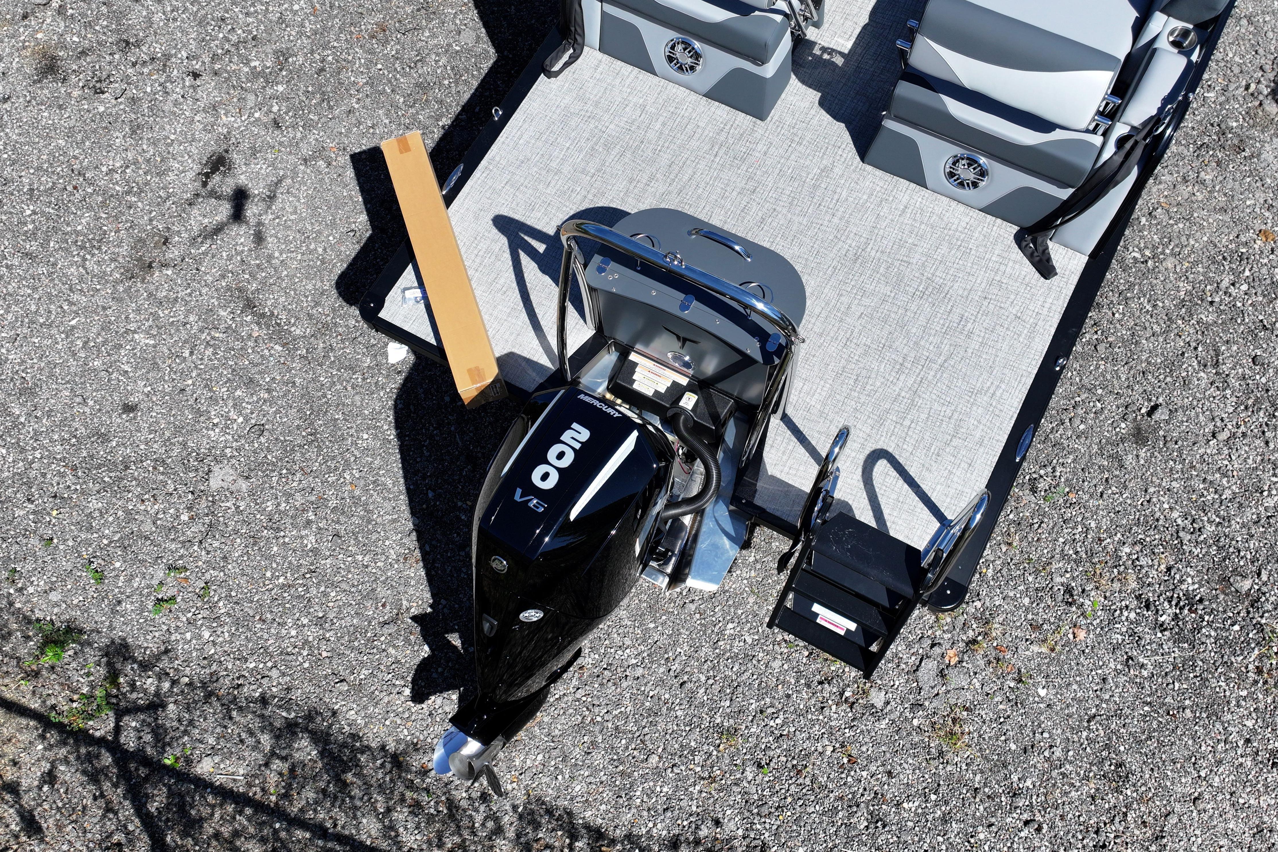 2026 Tahoe Pontoon LTZ Quad Lounger Shift with 200 V6 engine, aerial view.
