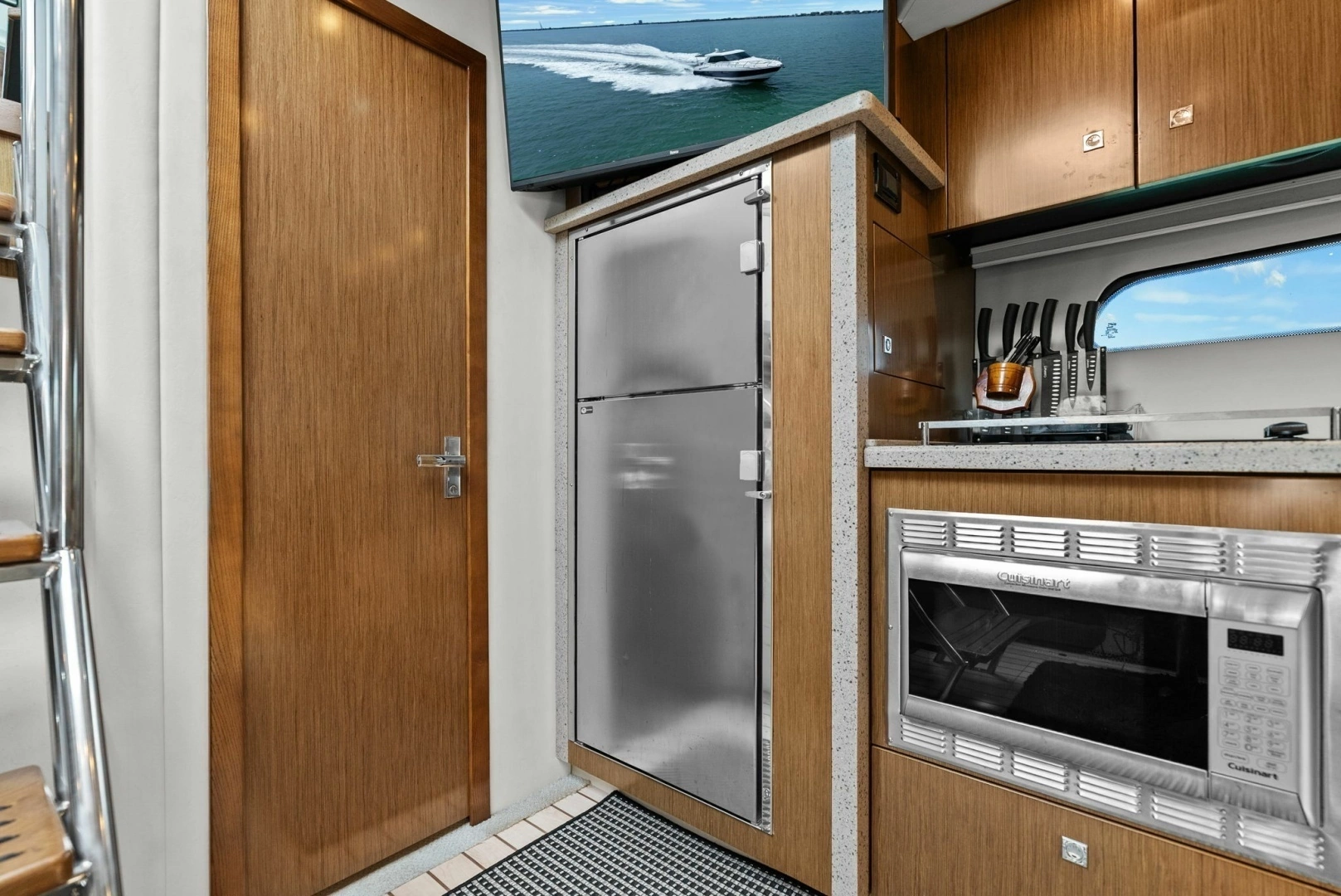 2014 Cruisers Yachts 48 Cantius - Image 24