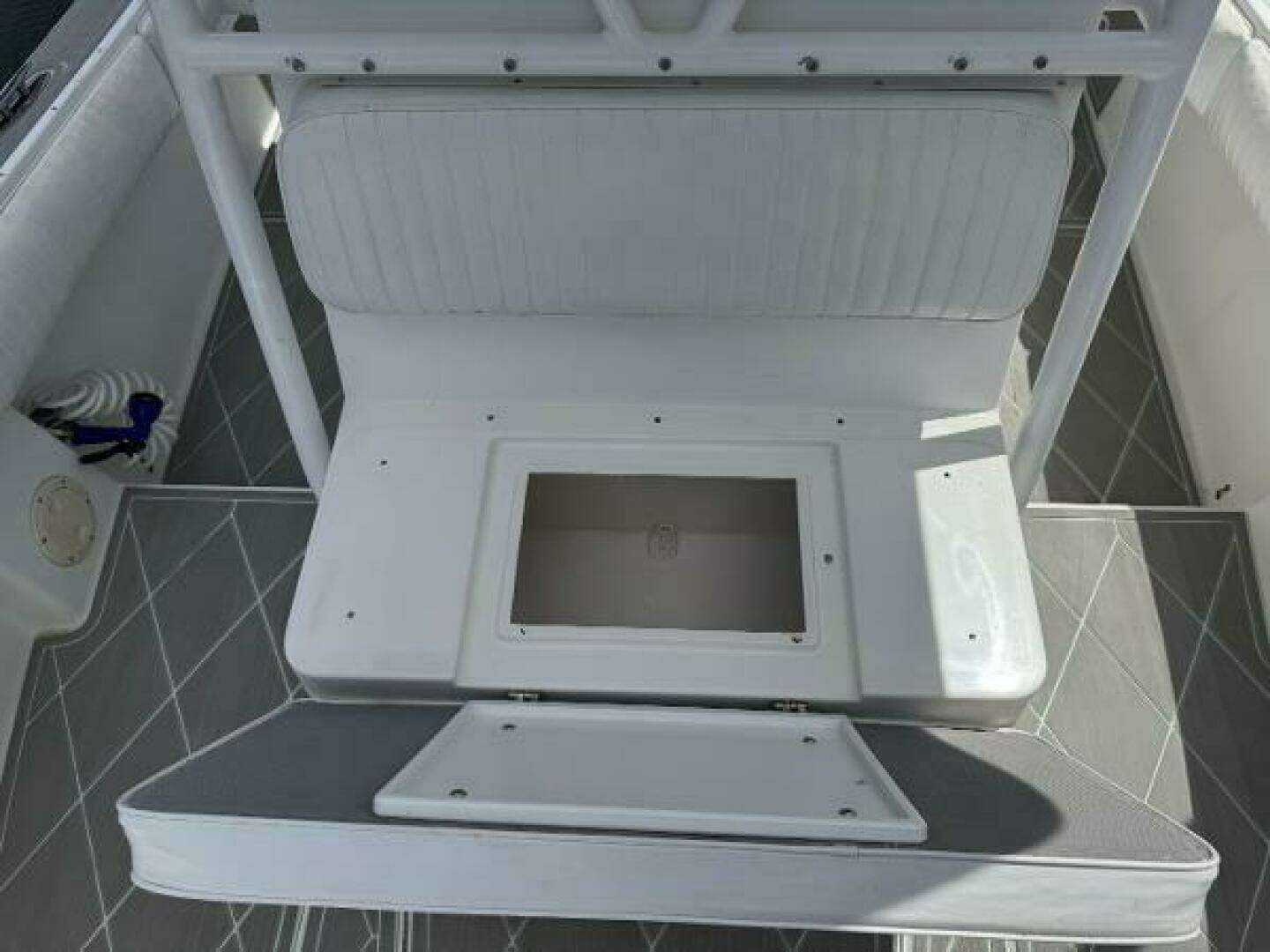 2005 Regulator 23 Center Console - Image 17