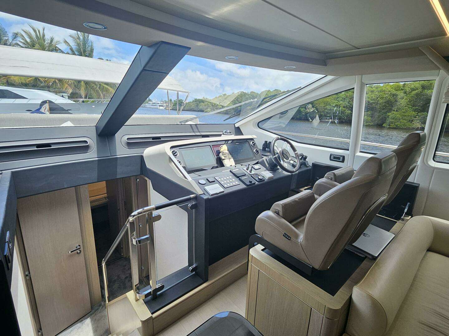 2022 Azimut 66 - Image 31