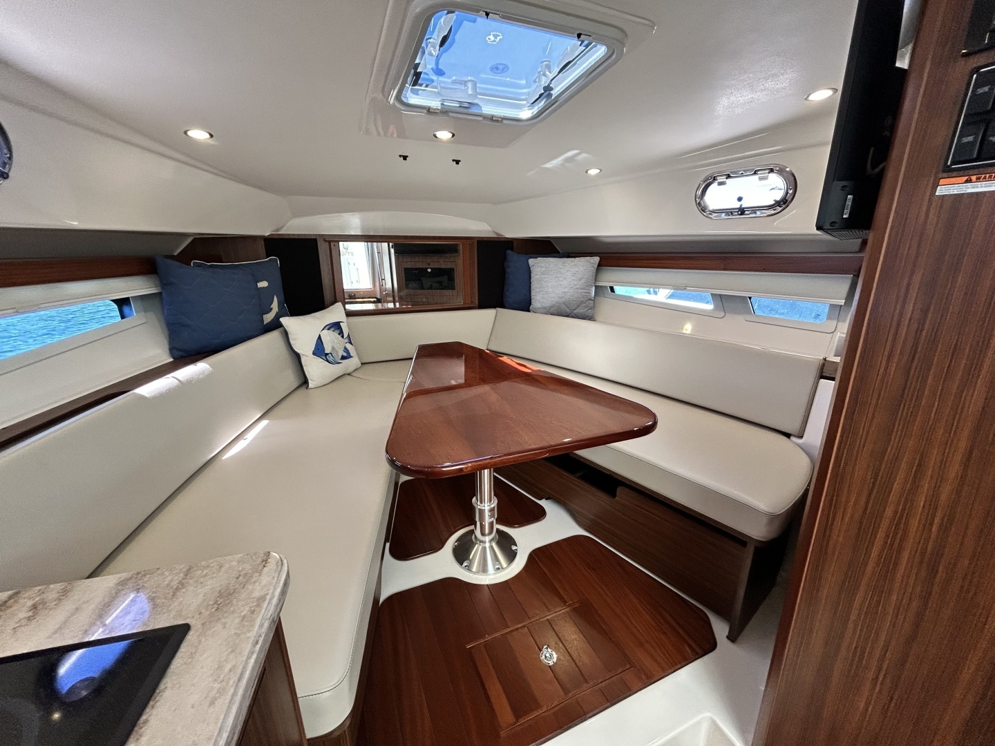 2018 Pursuit OS 355 Offshore - Image 5