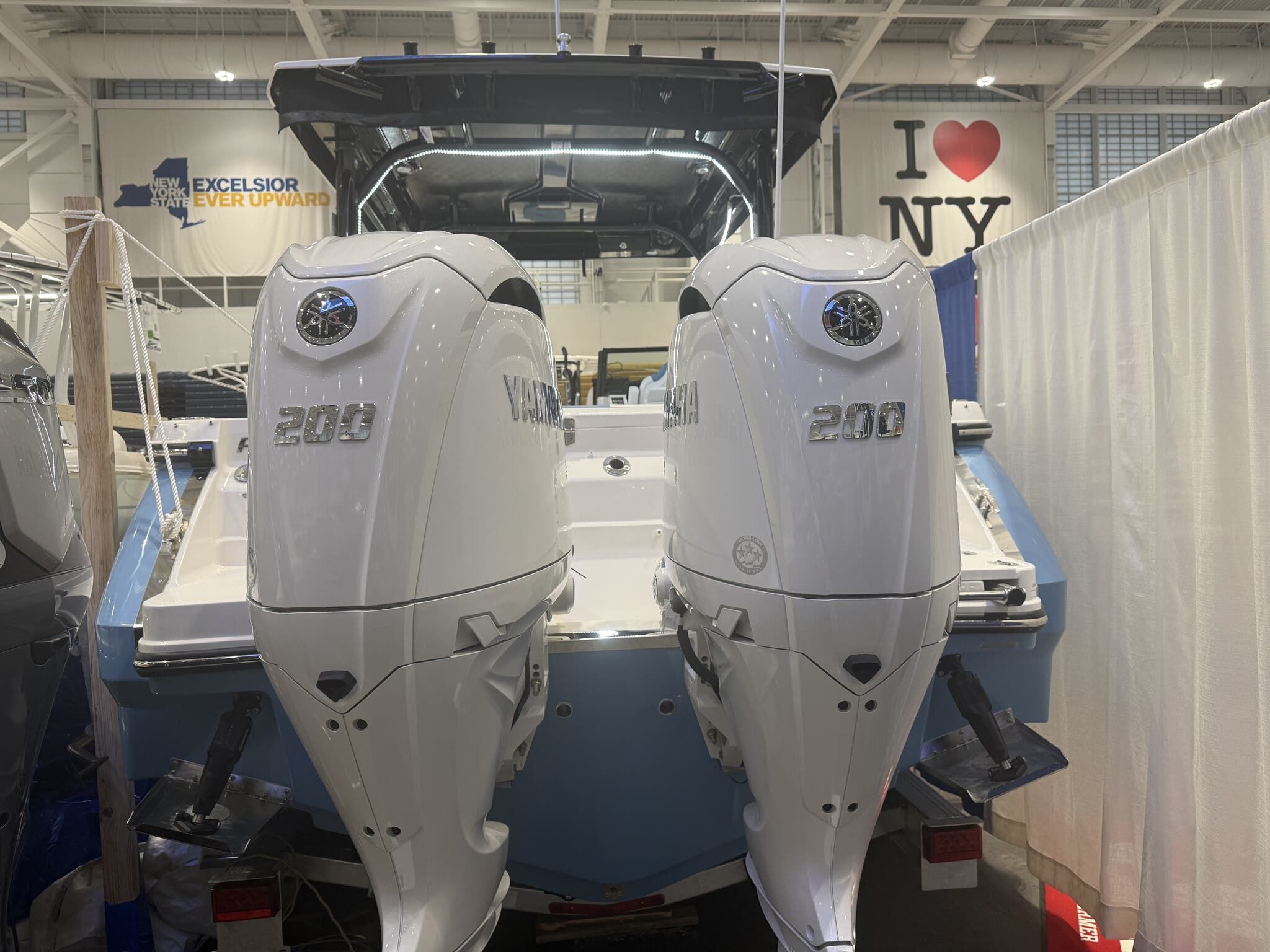 2026 Robalo Dual Console R 257 - 17