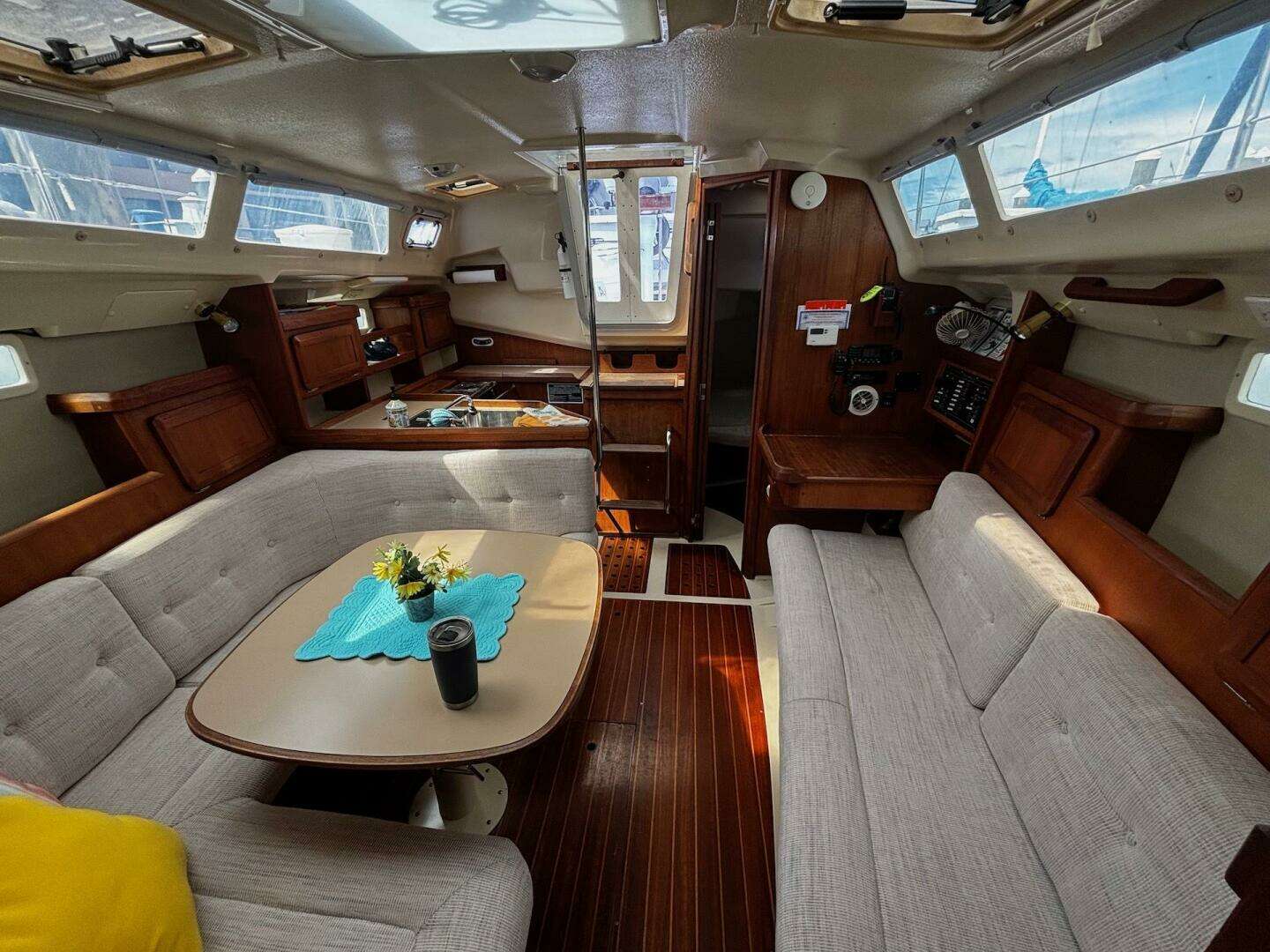 1993 Hunter 33.5 - Image 16