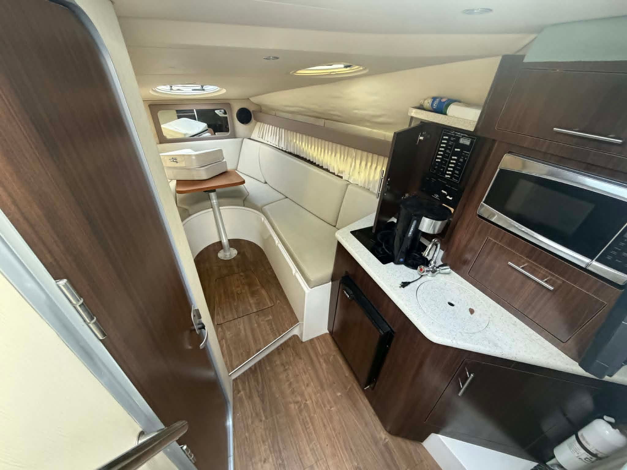 2016 Regal 28 Express - 19