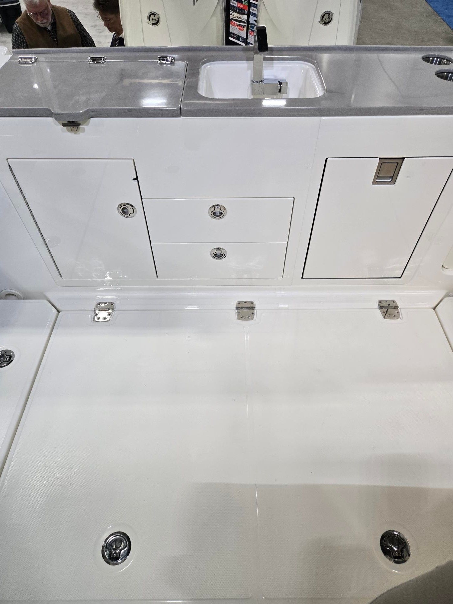 2026 Boston Whaler 330 Vantage - 41