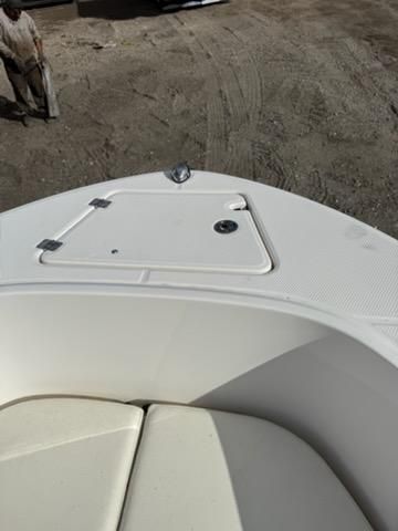 2017 Robalo R180 Center Console - 5