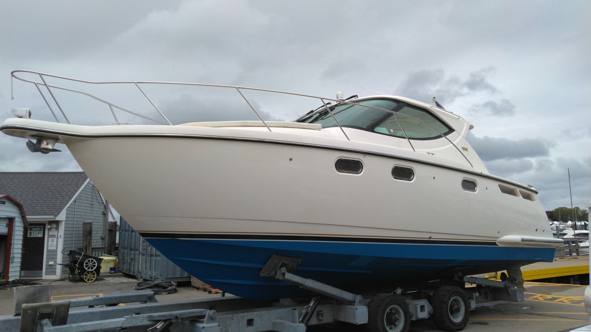 2009 Tiara Yachts 3500 Sovran - Image 5