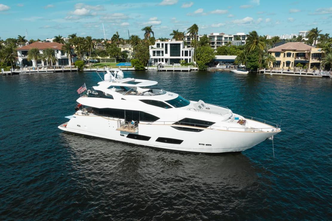 2018 Sunseeker 95 Yacht