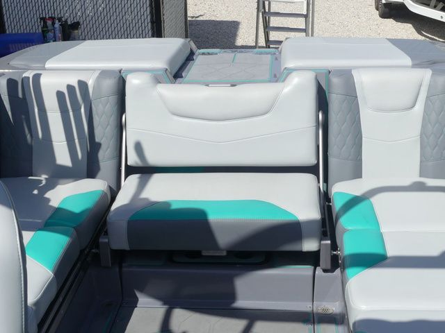2022 Malibu M220 - 22