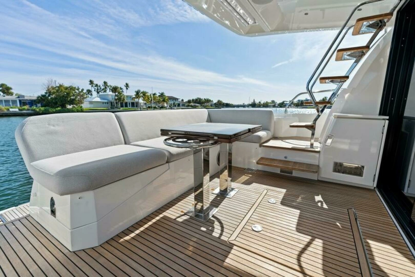 2020 Prestige 520 Flybridge - Image 6