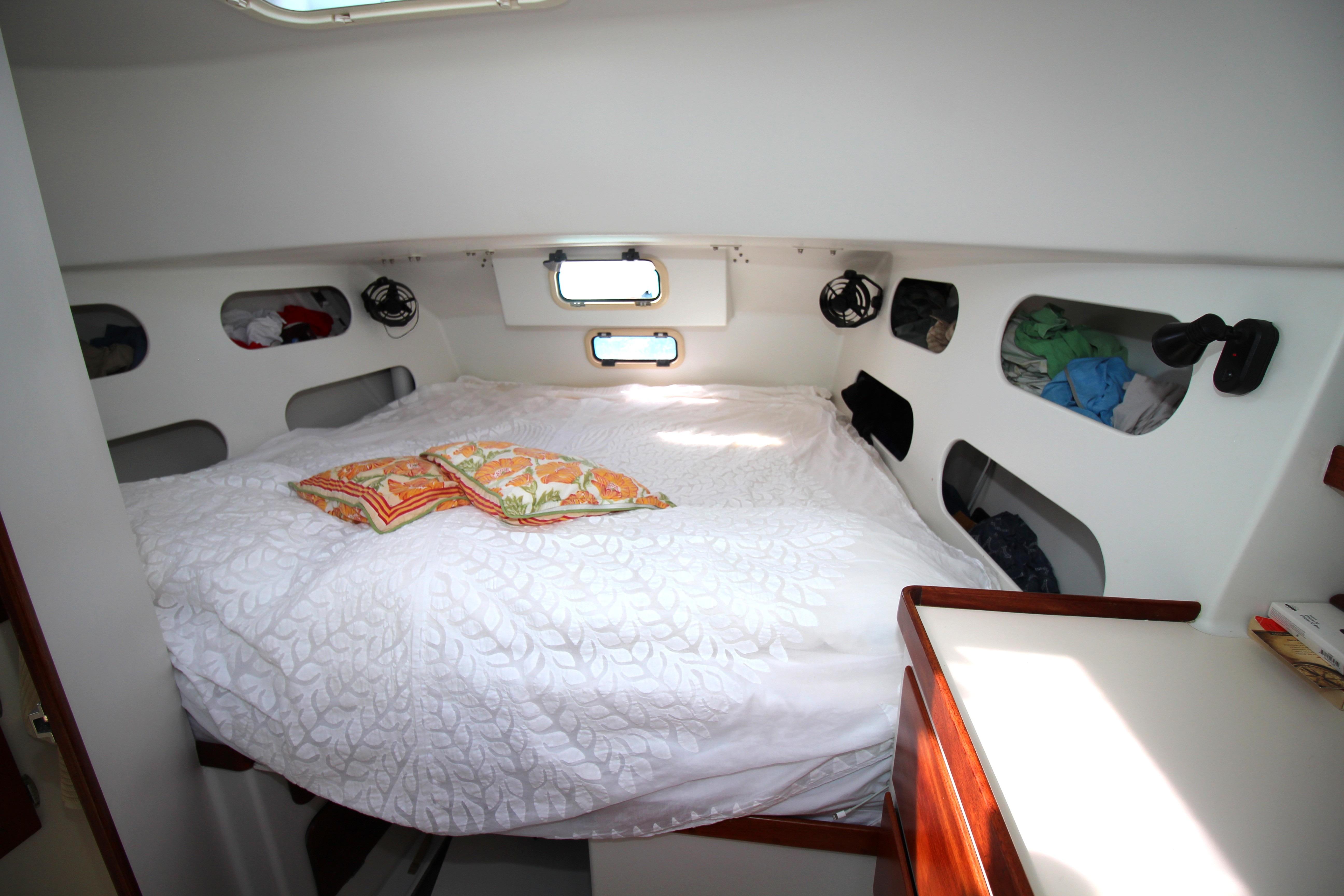 Aft cabin extra large berth
