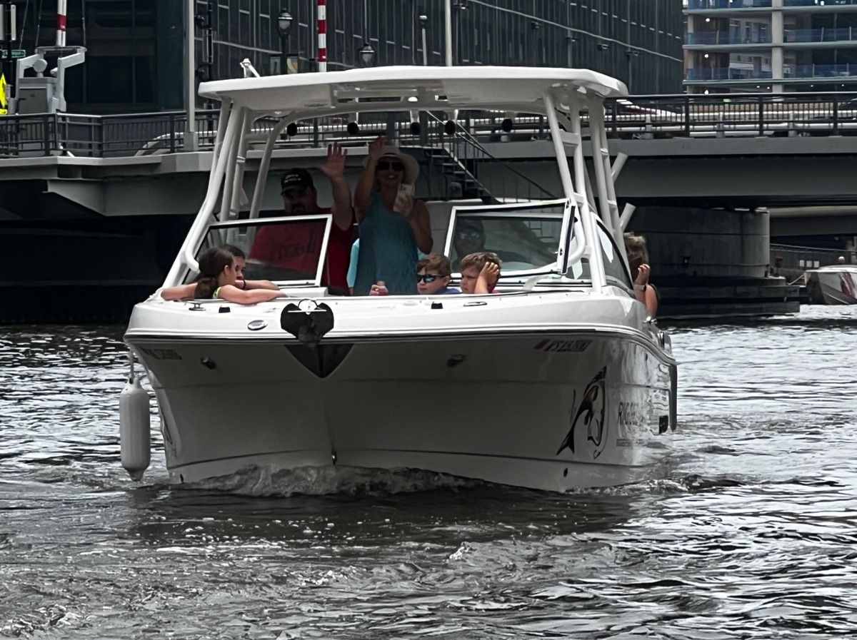 2018 Robalo R247 Dual Console - 6