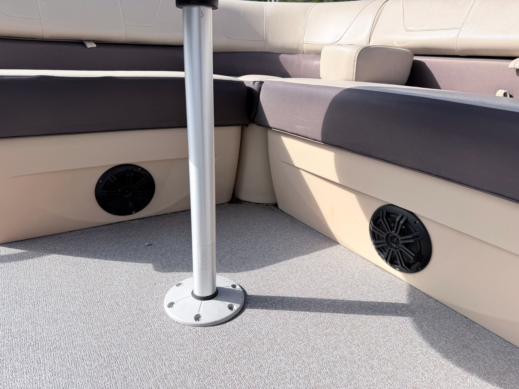 2018 Sun Tracker Party Barge 20 DLX - 3