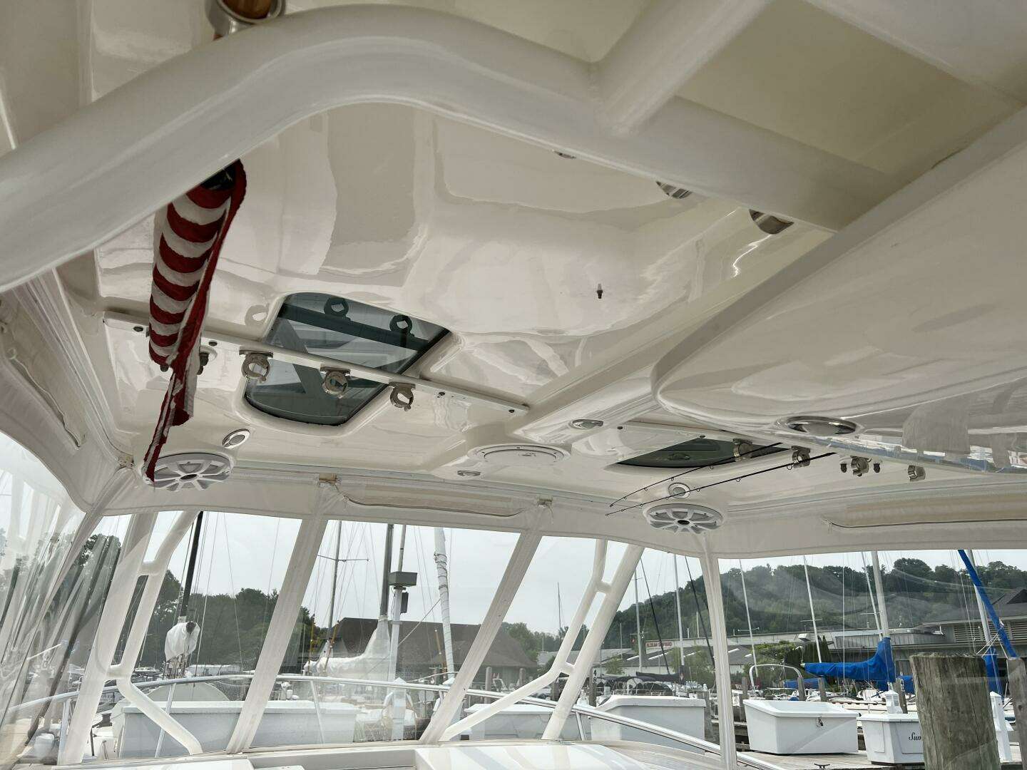 2012 Everglades 350 LX - Image 26