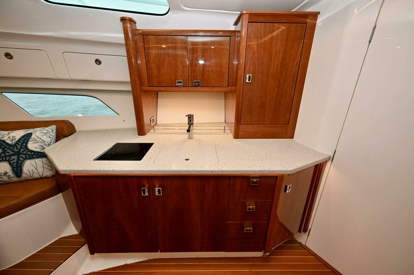 2021 Intrepid 438 Evolution - Image 28