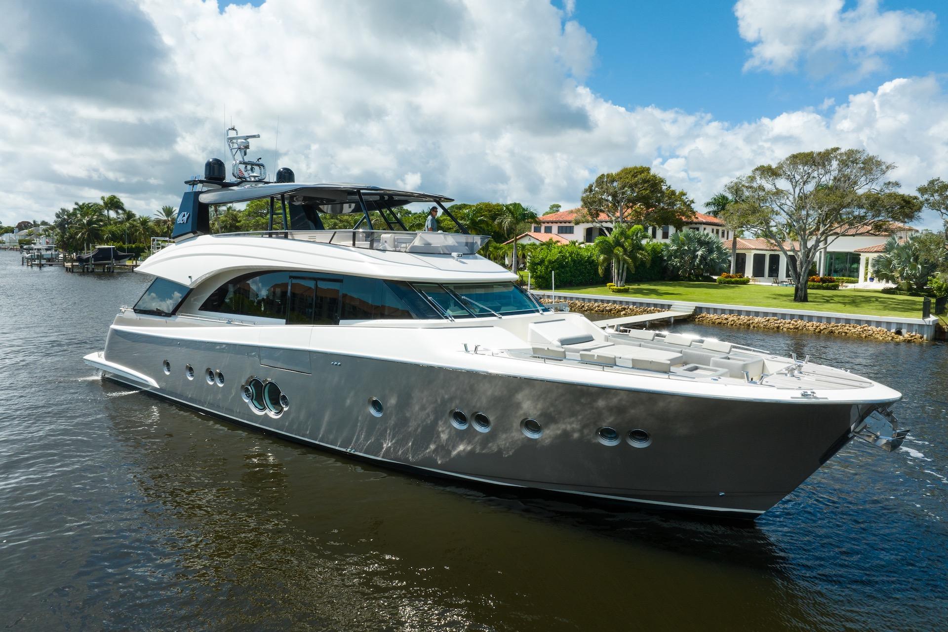 2015 Monte Carlo Yachts MCY 86