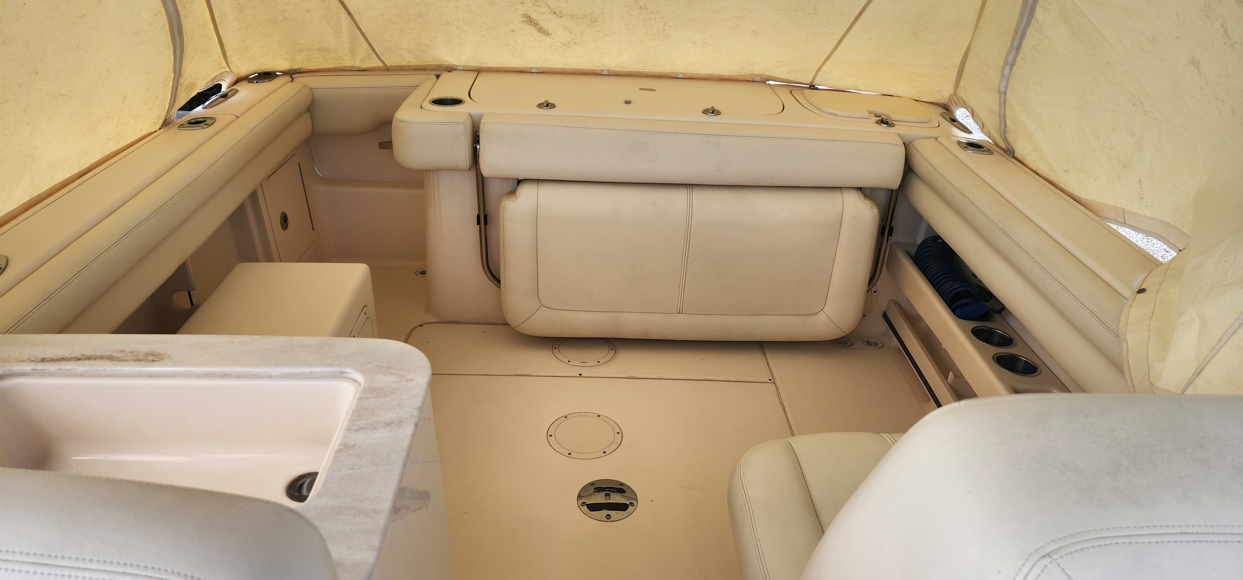 The image shows the cockpit of a 2015 Grady-White Freedom 275 boat with beige upholstery.