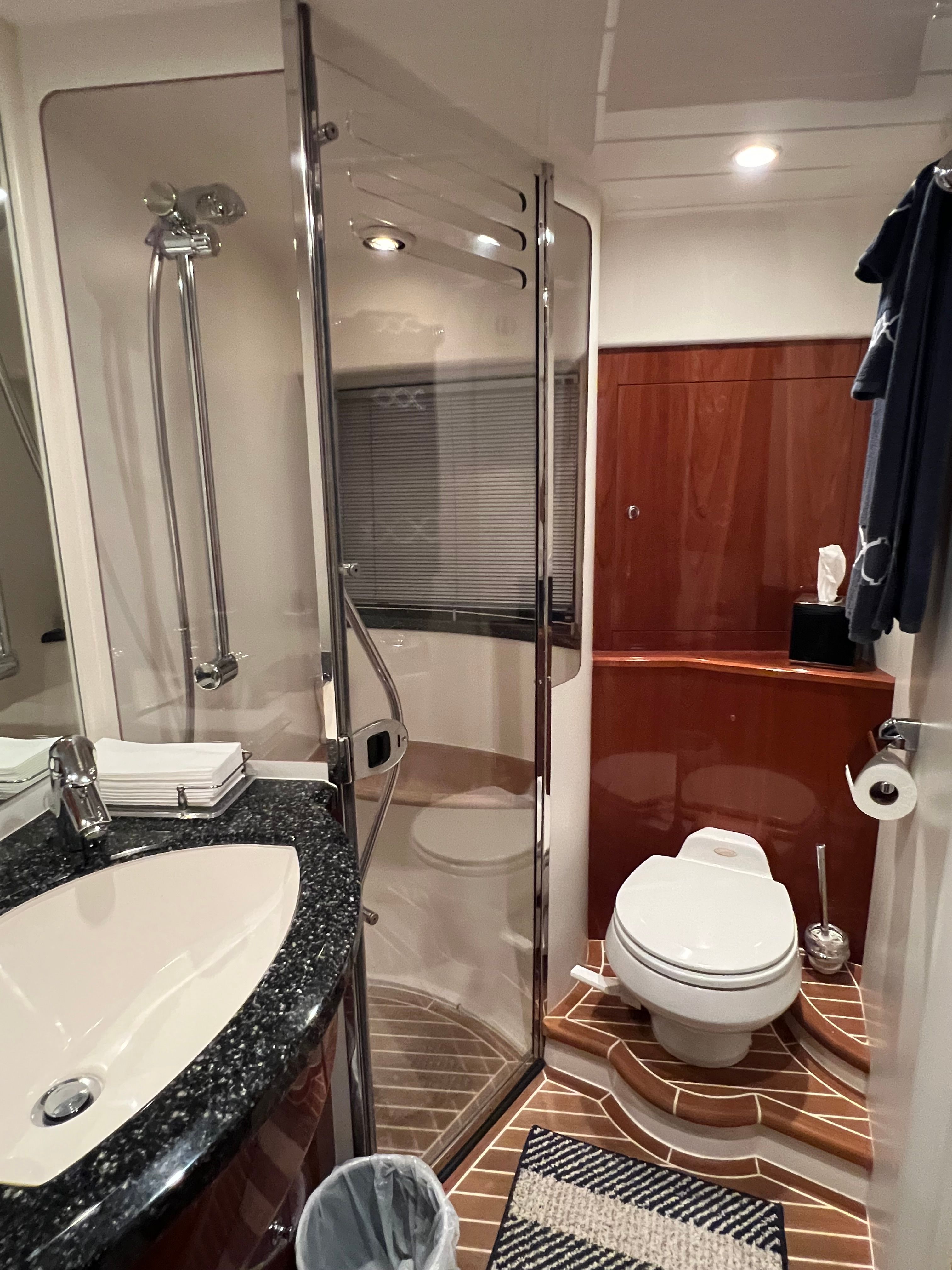 2004 Viking Princess V58 - 63