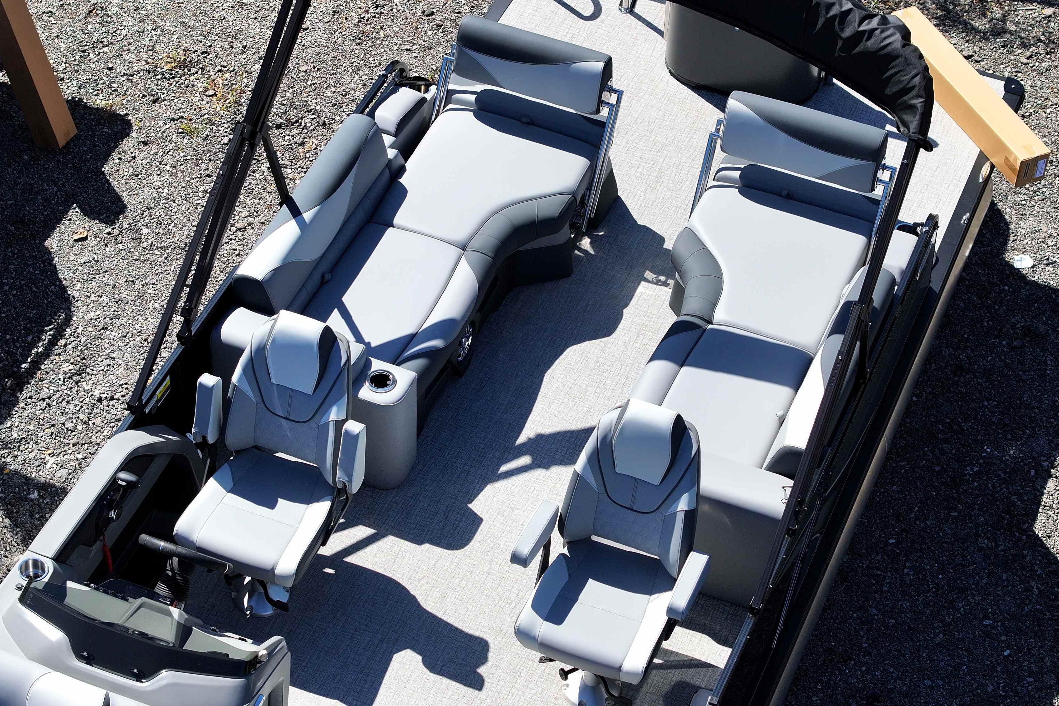 2026 Tahoe Pontoon LTZ Quad Lounger Shift with luxurious seating and modern design.