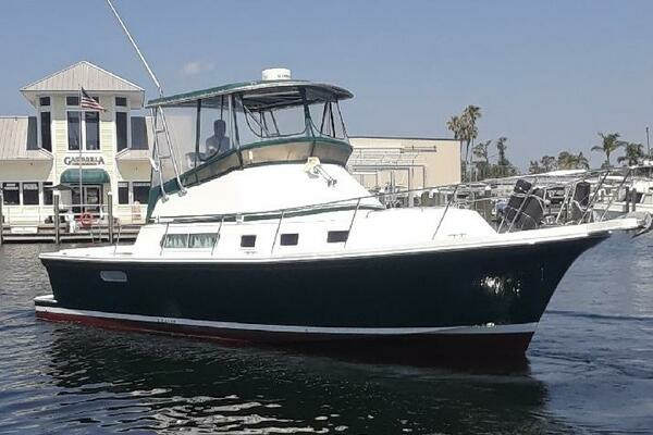 2001 Albin 32 + 2 Command Bridge