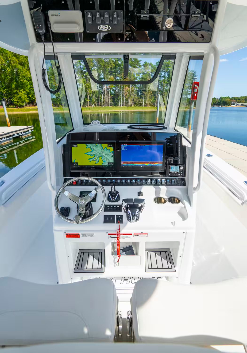 2027 Sea Hunt Gamefish 28 Coffin Box - 12