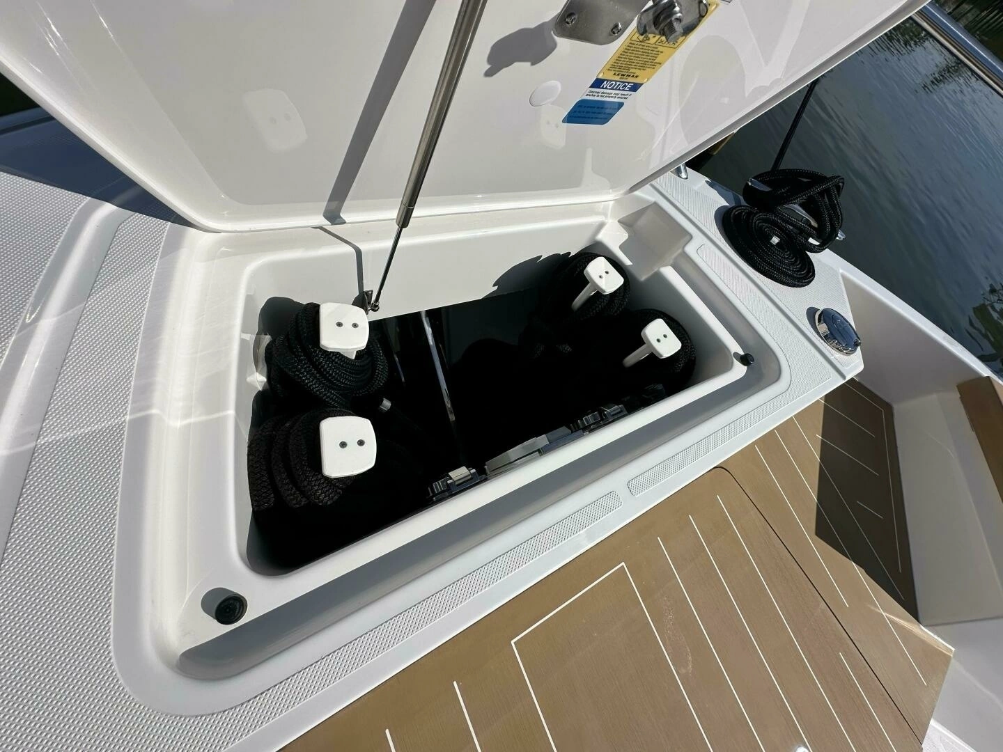 2025 Tiara Yachts EX 60 - Image 26