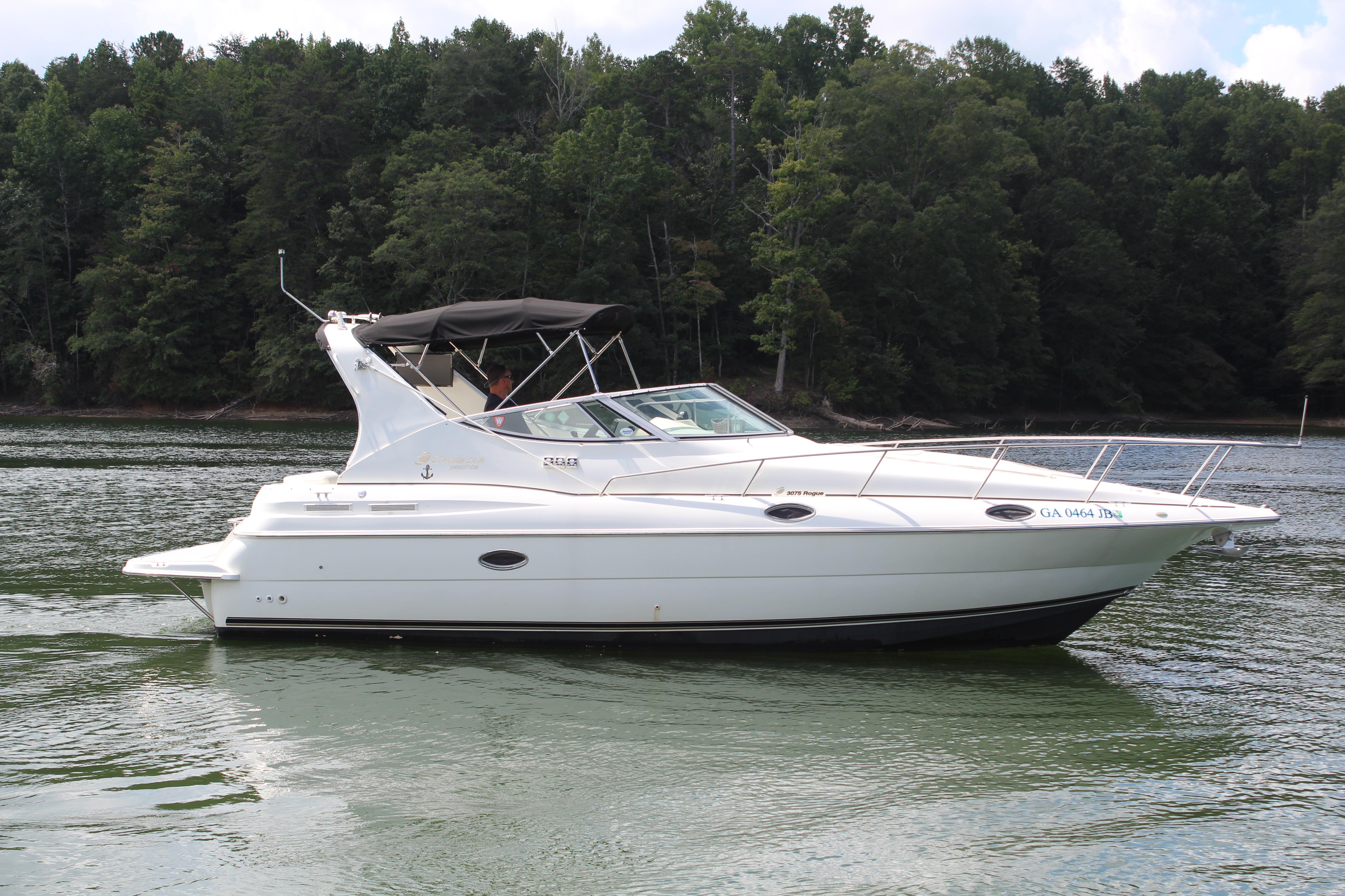 1999 Cruisers Yachts 3075 Rogue - 5