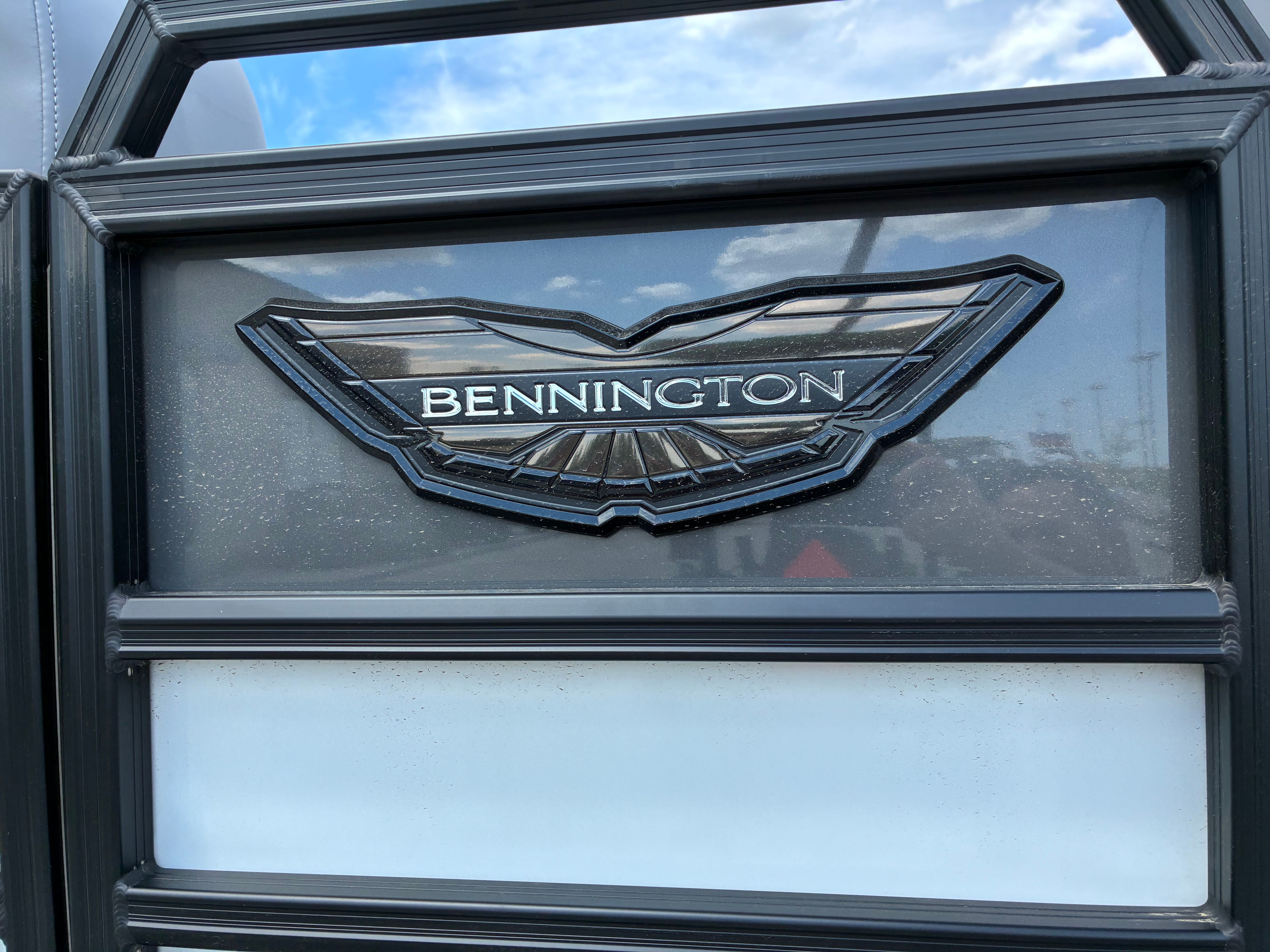 2026 Bennington 24 M Fastback - Quad Bench - 6