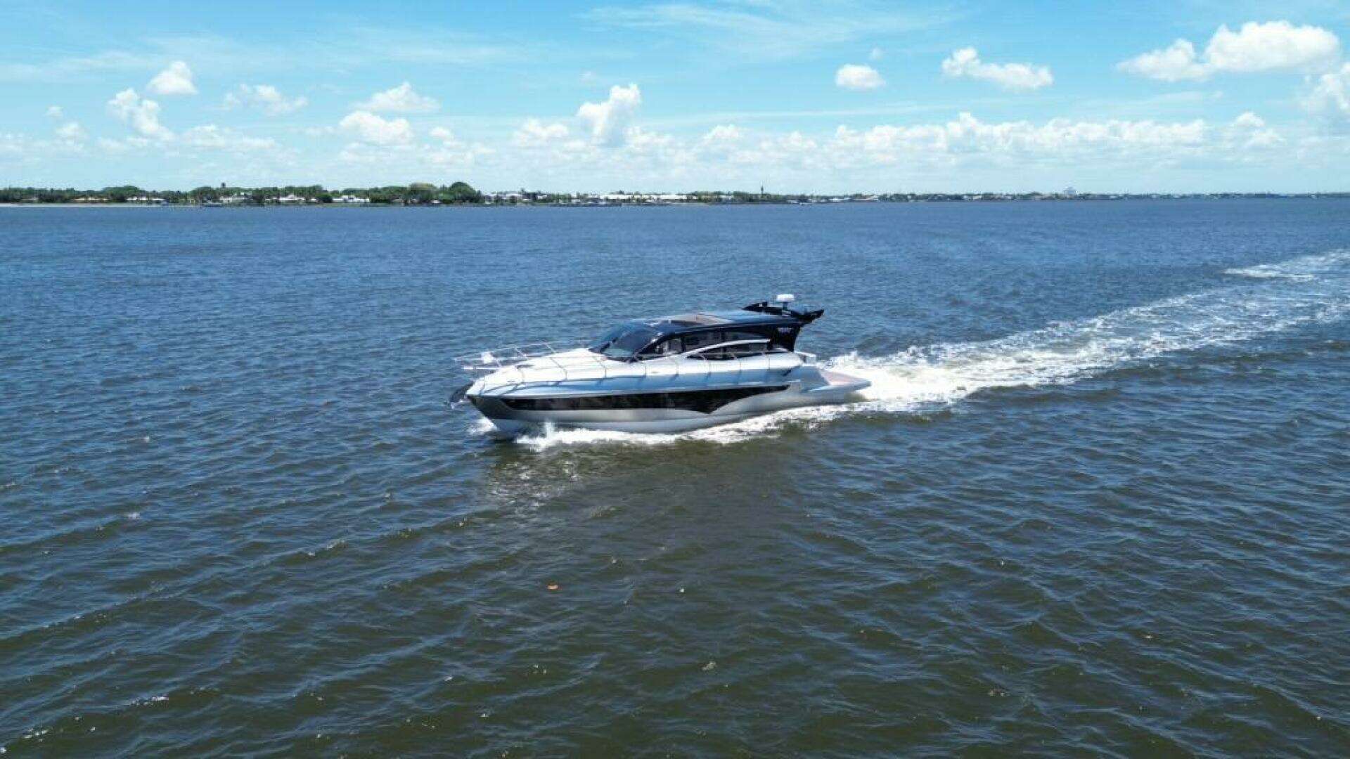2025 Real 40 HT Luxury - Image 13