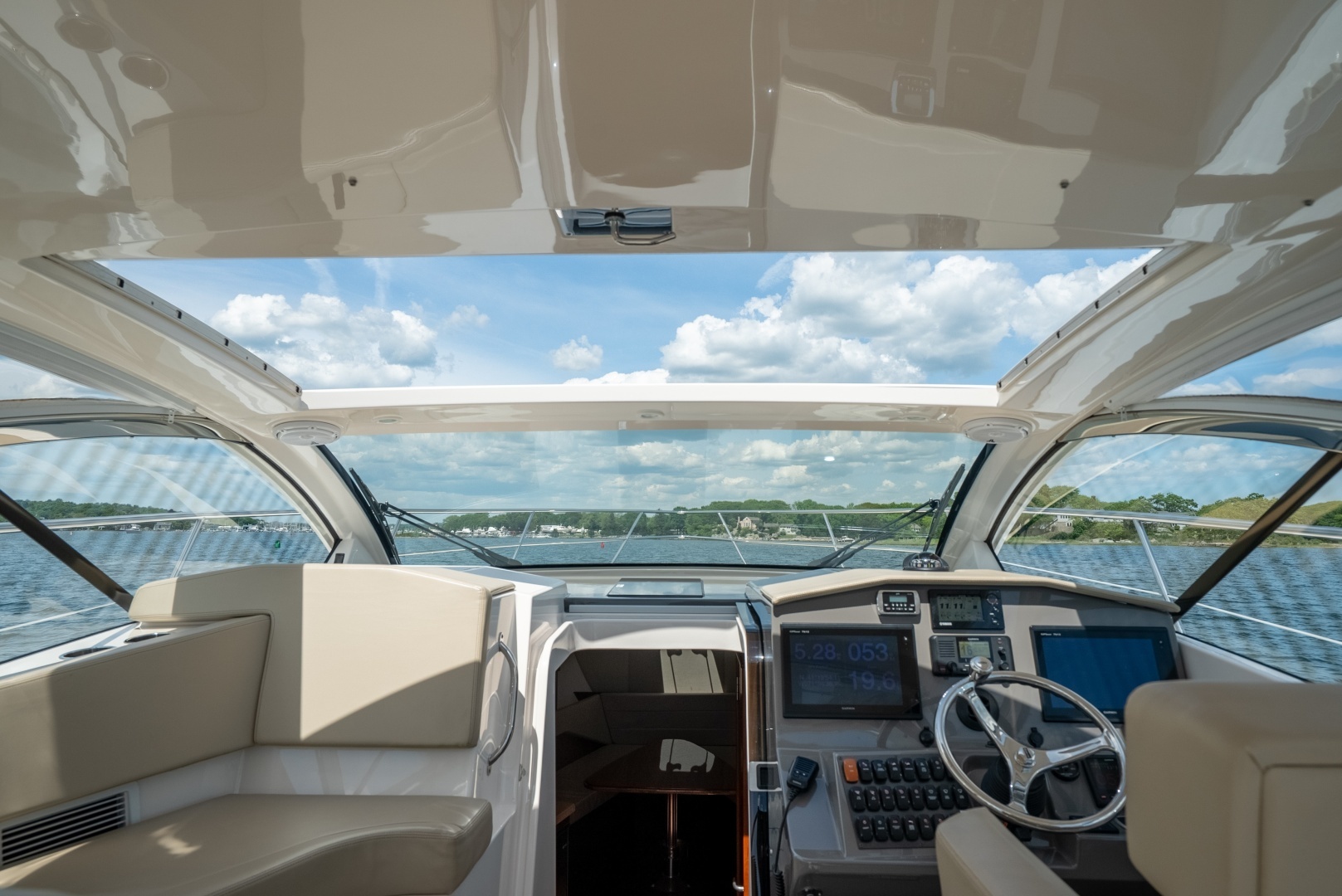2015 Pursuit 365i SC - Image 19